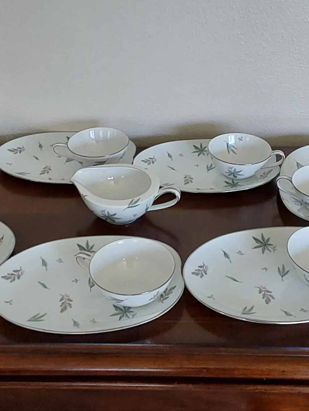 Noritake  Automne White Dinnerware Set with Soft Sage Leaf Pattern